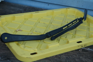 DD-14 BMW 61617253397 (USED) 61-61-9-449-924 OEM WIPER ARM RIGHT PASSENGER FITS 3 SERIES 2010-2013