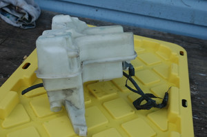 DD-5 BMW 61667067107 A (USED) 61-66-7-067-107 OEM WASHER RESEVIOR w-PUMPS 67127302589 67128377430 7179451-01 7179450-01 6166 7179449-01 23 5576 FROM 2008 535xi FITS 2004-2010 E60