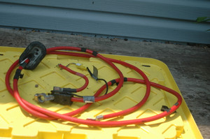 BMW 61116942059 (USED) 61128387512 OEM GLOVEBOX TO BATTERY POSITIVE CABLE 8373945 E4E22P 8374987 8373945 FROM: 325i 2003 FITS: E46 1999-2006
LOCATION:GARAGE RACK 1

FROM: E46 325i 2003 MANUAL 5 SPEED SEDAN
FITS:  E46 1999-2006