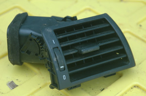 BMW 64228361898 (USED) 3698-01 64.22-8 361898 OEM Fresh air grille right FROM: 325i 2003 FITS: E46 1999-2006
LOCATION:GARAGE RACK 1

FROM: E46 325i 2003 MANUAL 5 SPEED SEDAN
FITS:  E46 1999-2006