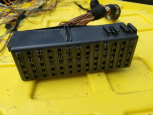 DH-8b BMW 61131393719 (USED) fan connector housing block W-pigtails OEM FROM PD01082 E46 325i 2003 FITS E46 1999-2006 & other listed vehicles DH-8b BMW 61131393719 (USED) fan connector housing block W-pigtails OEM FROM PD01082 E46 325i 2003 FITS E46 1999-2006 & other listed vehicles