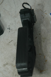 2) Mercedes-Benz A2203000004 (USED) A 220 300 00 04 Accelerator Pedal OEM TESTED A2033010001 Sp 3830 1293010382 45 From A025019 2006 CL500 COUPE Fits C215 & 1998-2006 Listed vehicles