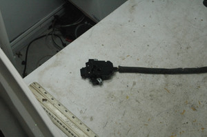 4 - DH Porsche 955-552-128-00 (USED) 95555212800 OEM 5C7-857-147-B-H67 GLOVE BOX LATCH w- LOCK & CYLINDER TESTED FROM: 2006 Porsche Cayenne 4dr 6-Spd Manual