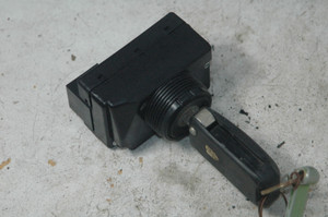 21 - DH Porsche 9556132002101c (USED) VW 3D0905865F OEM IGNITION CYLINDER w- KEY TESTED LK 3330.0102 FROM: 2006 Porsche Cayenne 4dr 6-Spd Manual