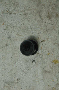 34 - DH Porsche 95555524300 (USED) 7l6868243 OEM DOOR TRIM CLIP 2004-PRESENT FROM: 2006 Porsche Cayenne 4dr 6-Spd Manual