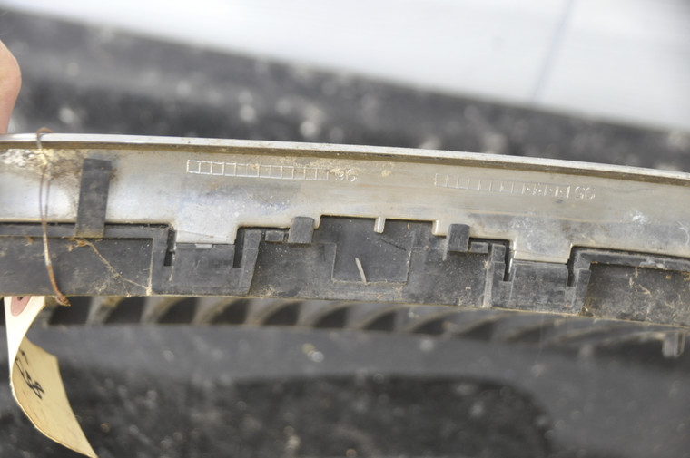 1) DH-16 BMW 51138122238 OEM Used FRONT GRILL RIGHT 51.13-8122238 From: 1997 E36 328i SEDAN 51-13-8-122-238 51138122238 Euro All Parts