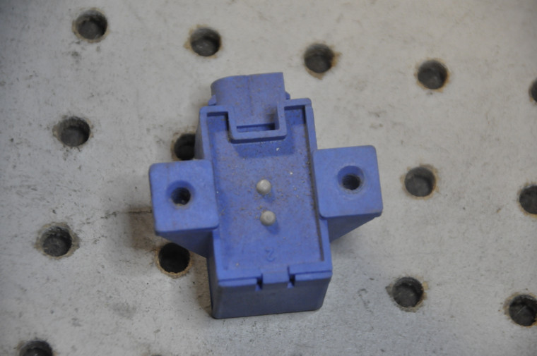 1) DH-22 BMW 61311388224 OEM Used EMERGENCY SWITCH MODULE HELLA 10259 61.31-1388224 From: 1988 E34 535i SEDAN 61-31-8-350-284 61311388224 Euro All Parts