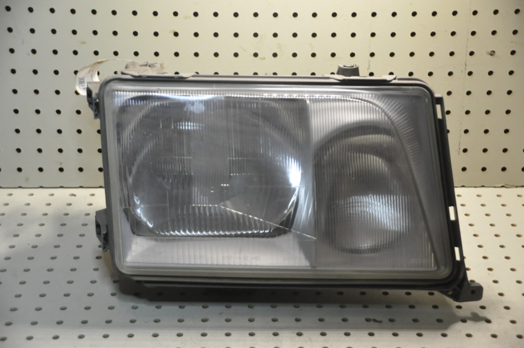 1) Mercedes Benz OEM 1248209059 USED RIGHT HEAD LIGHT ASSEMBLY Fits: W124 E320 1994 & other listed vehicles Euro All Parts