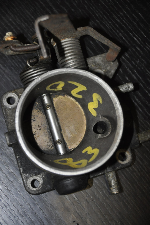 1) DH -83-320i BMW 13541270422 OEM Used THROTTLE BODY OFF ENGINE INTAKE ASSEMBLY 13-54-1-270-422 From: 1983 E21 320i Fits: E21 & other listed vehicles Euro All Parts 1) DH -83-320i BMW 13541270422 OEM Used THROTTLE BODY OFF ENGINE INTAKE ASSEMBLY 13-54-1-270-422 From: 1983 E21 320i Fits: E21 & other listed vehicles Euro All Parts