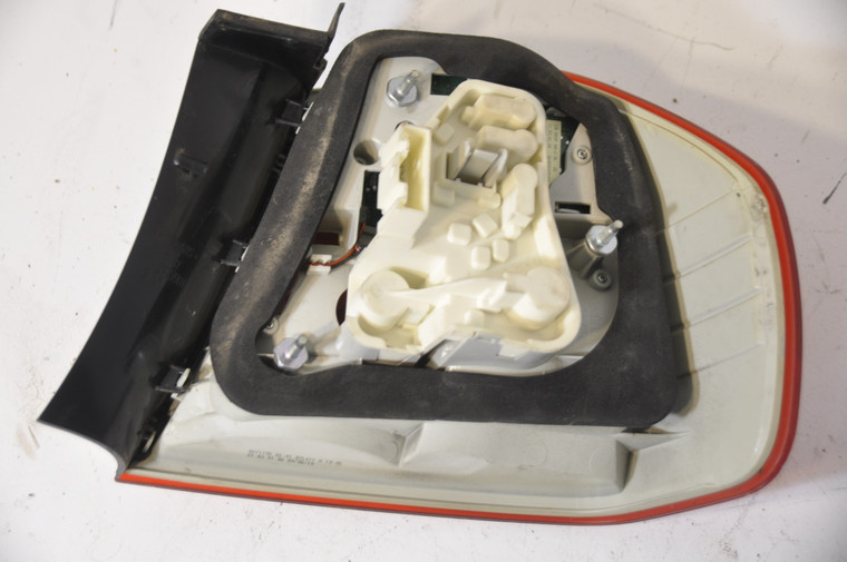 1) DH-9 BMW 63214871735 OEM Used TAIL LIGHT RIGHT OUTER 4871735 From: 2011 e90 323i sedan 63-21-7-289-429 63214871735 Euro All Parts