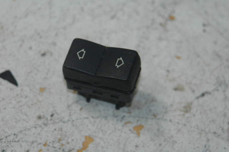 1) DD-20F BMW 61318352732 OEM 8352732 (USED) 61-31-8-352-732 Upper backrest adjustment switch FITS: E39 E38 Euro All Parts