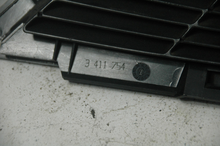 1) DD-8 BMW OEM 3411754 (USED) INSERT PIECE FOR: 51473404376 TRUNK TRIM VENT INSERT FITS: 2005-2010 E83 X3 Euro All Parts
