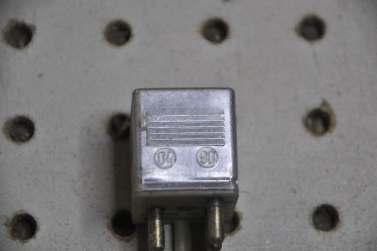 25) DD Mercedes Benz 001520219 OEM 001-542-02-19 USED SILVER 5-PRONG RELAY SWF SR9850 1993-2000 Euro All Parts W1R3S3C1x 25 W1R2S2C4 X1