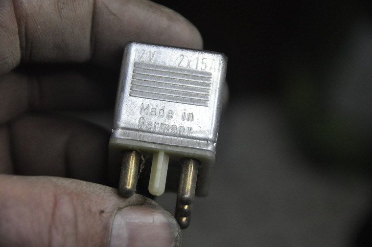 2) DD Mercedes Benz 0015425319 OEM 001-542-53-19 USED COOLING FAN RELAY 6-ROUND PRONG SWF 899854 1976-1993 Euro All Parts