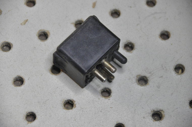 2) DD Mercedes Benz 2015400350 OEM 201-540-03-50 USED FUSE BOX RELAY W124 E-CLASS Euro All Parts 2) DD Mercedes Benz 2015400350 OEM 201-540-03-50 USED FUSE BOX RELAY W124 E-CLASS Euro All Parts