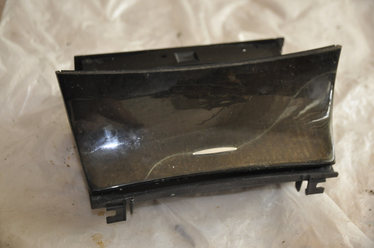 1) DD MERCEDES BENZ 2118202375 OEM 211-820-23-75 (USED) ASHTRAY WITH LIGHTER & ANTENNA MODULE E-CLASS Euro All Parts