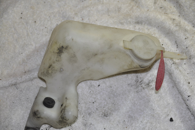 1) DD 26 BMW 61668361443 Used OEM 2L WASHER TANK 61661369516 Fits: E39 & other listed vehicles Euro All Parts