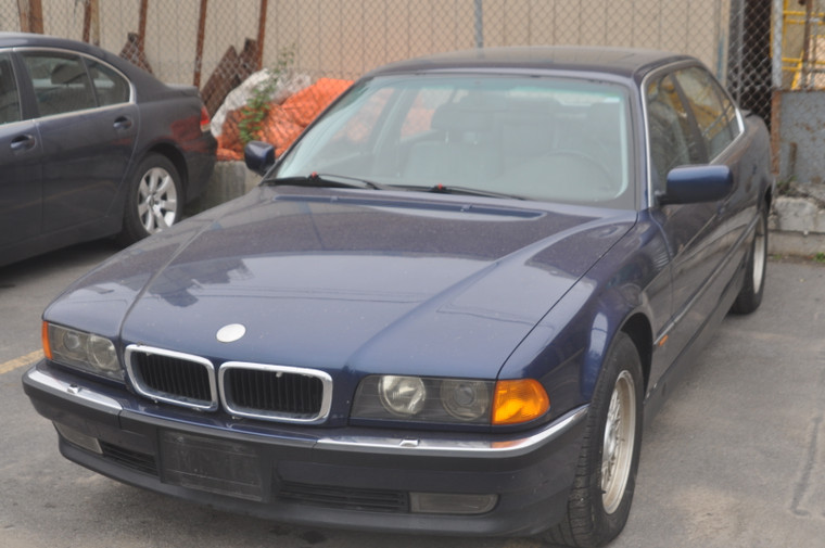 DISMANTLED - E38 DM08982 Sedan C BMW e38 740iL Built May 1997 V8 M62 Automatic Blue on Gray Luxury Loaded DM08982