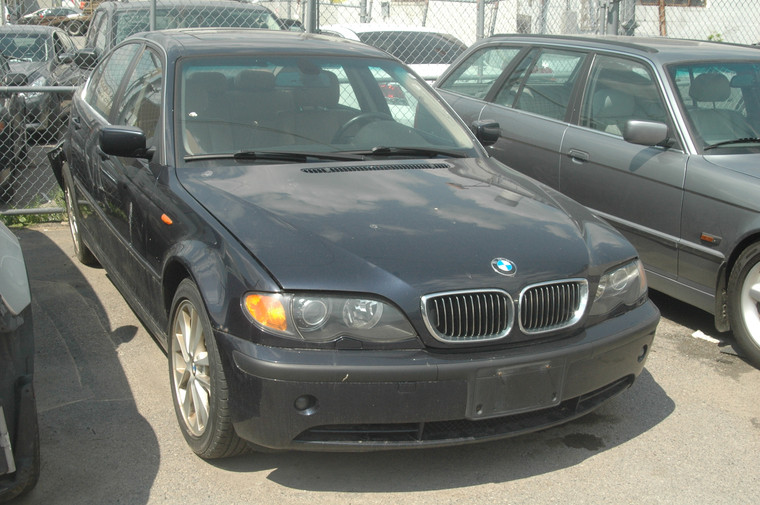 e46 PN37207 Sedan BMW E46 330xi 2004 Automatic Orient Blue Hit rear right