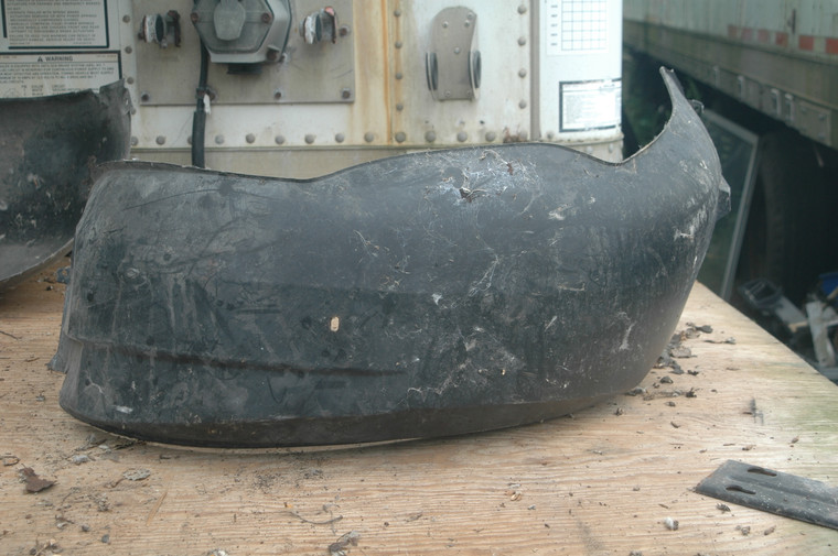 81) DH BMW (USED) OEM LEFT REAR M COUPE FENDER LINER