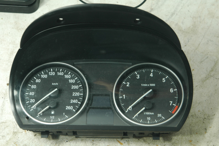 DD-28 BMW 62109316145 (USED) 62-10-9-316-145 OEM METRIC EURO INSTRUMENT CLUSTER IN KM & LITRES VDO 758 046 511 ZB NR 9187078-01 14369510 A2C53283851 FITS E90 E91 E92 E93 E84