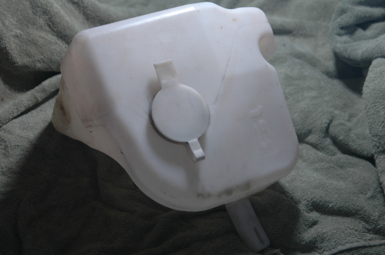 BMW 61678357724 OEM 61-67-8-357-724 Used WASHER Reservoir ENGINE BAY 5L w- CAP w- STRAINER wo- PUMP