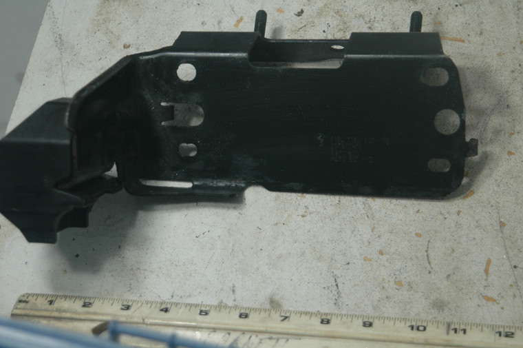 DH-5 BMW 51647154546 (USED) 5164 7154 546- 09 OEM 51-64-7-154-546 LOWER RIGHT RAD SUPPORT FROM P131342 2007 E92 328i Fits 2006-2013 E82 E88 E90 E91 E92 E93