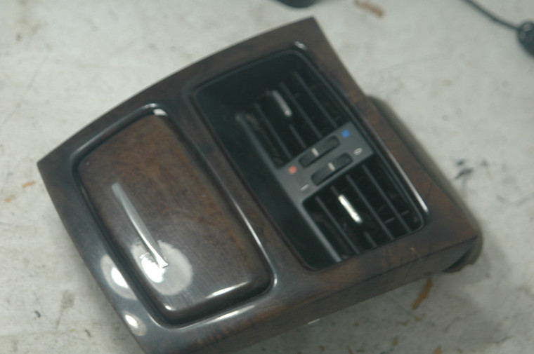 DH-12 BMW 51166960678 (USED) 51-16-6-960-678 OEM REAR FACIA HEATER VENTS & ASH TRAY NUSSBAUMWURZEL FROM P131342 2007 E92 328i Fits E92 E93