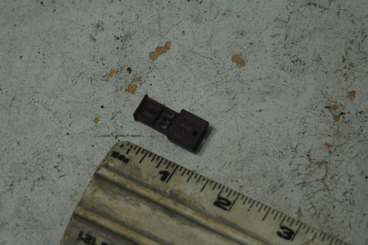 DH-56 BMW 6 905 983 (USED) 6905983 OEM TYCO 1355600-4  CONNECTOR PLUG FOR 51167069753 Sun visor-mirror FROM P131342 2007 E92 328i Fits E90 E92 E93 E60 & OTHER VEHICLES