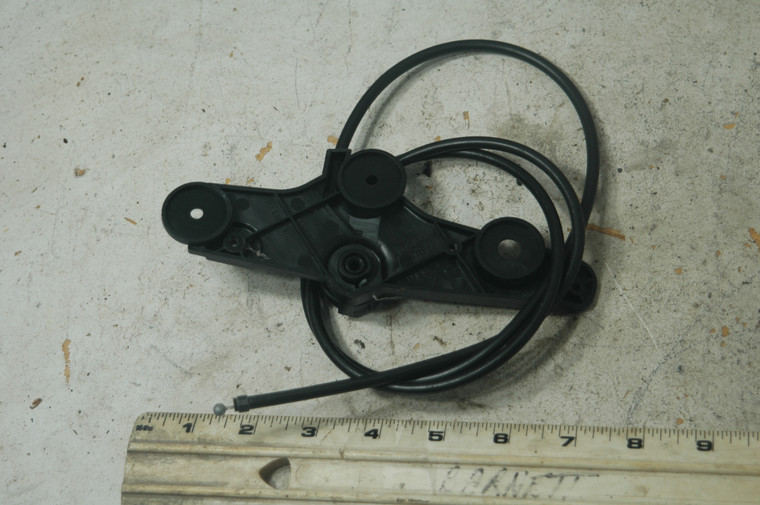 DH-61 BMW 51239150273 (USED) 51237201904 OEM 11242010 112 420 10 PULL BRACKET & CABLE  FROM P131342 2007 E92 328i Fits 2006-2018 E81 E87 E82 E88 E90 E92 E93 E84 F25 F26 M12