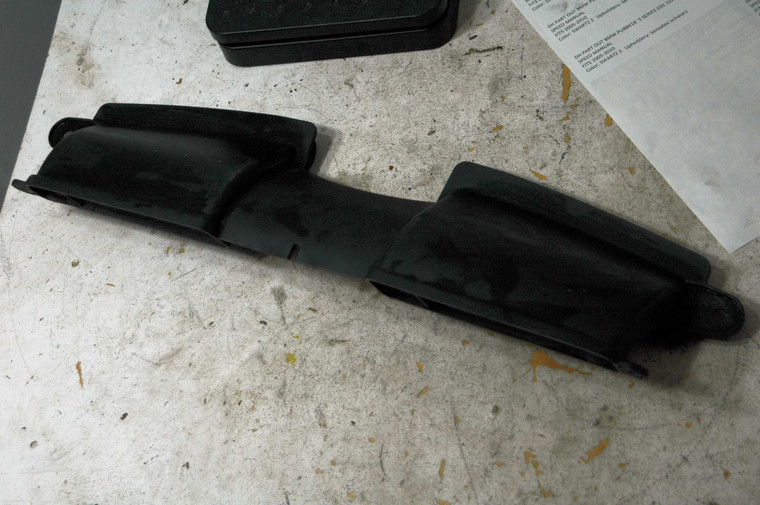 10 - DH BMW 13717541738 (USED) 13-71-7-541-738 OEM FRONT AIR INTAKE FROM PU88618 2007 328i COUPE FITS E92 & 2006--2015 LISTED VEHICLES
