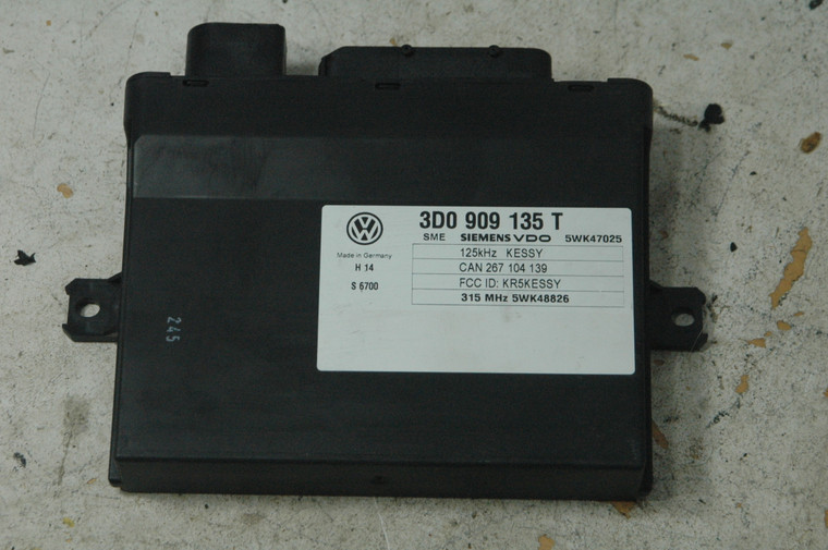 Porsche 955-618-036-05  VW 3D0909135T (USED) 3D0 909 135 T OEM KEYLESS ENTRY MODULE TESTED SIEMENS VDO 5WK47025 FROM: 2006 Porsche Cayenne 4dr 6-Spd Manual