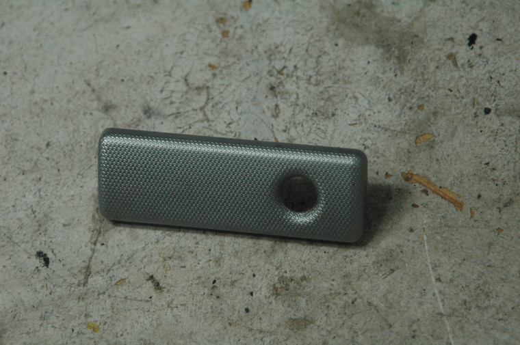 Porsche 7L5857186 (USED) 7L5.857.186 OEM GLOVE BOX LOCK TRIM SILVER BY: DREXLER FROM: 2006 Porsche Cayenne 4dr 6-Spd Manual