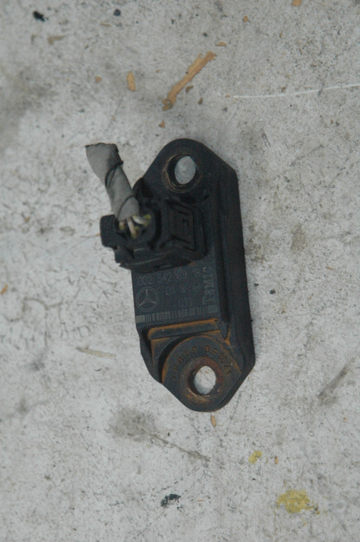 32 - DH MERCEDES-BENZ 0025426918 (USED) 002 542 69 18 OEM Acceleration Sensor TESTED FITS: 1994-2012 LISTED VEHICLES