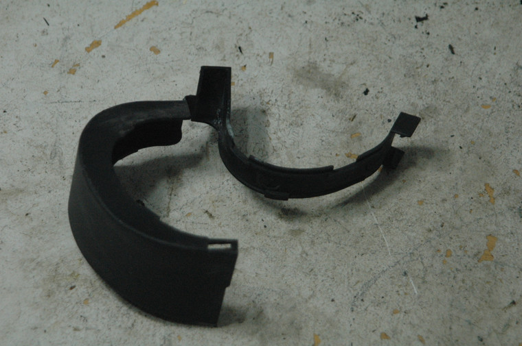 Porsche 95561285200 (USED) 955-612-852-00 OEM VW 7l5971341F CABLE GUIDE ANCHOR FROM: 2006 Porsche Cayenne 4dr 6-Spd Manual