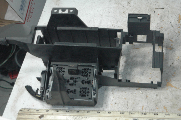 Porsche 7L0937535 (USED) 7L0 937 535 OEM PA6-Mi 10 TESTED UNDER DASH FUSE PANEL FROM: 2006 Porsche Cayenne 4dr 6-Spd Manual