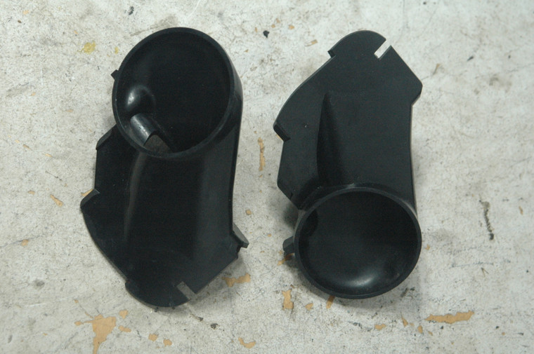 Porsche 9555712130001C (USED) 9555712140001C OEM VW 7L5816513 & 7L5816514 SET L&R LOWER VENT DUCTS FROM: 2006 Porsche Cayenne 4dr 6-Spd Manual