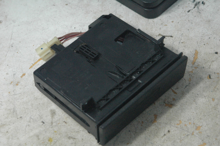 89 - DH Porsche 95555224301a03 (USED) VW 7L5858329A OEM DASH DRAWER w- POWER Black leather TESTED 2003-2010 FROM: 2006 Porsche Cayenne 4dr 6-Spd Manual