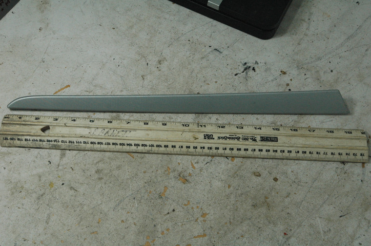 92 - DH Porsche 9555550900062W (USED) VW 7L5867086 OEM UPPER DOOR TRIM silver-aluminum finish rear right 2003-2010 FROM: 2006 Porsche Cayenne 4dr 6-Spd Manual