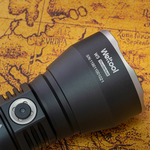 Weltool W5 Thunderbolt powerful 699 lumen 2.8km LEP torch