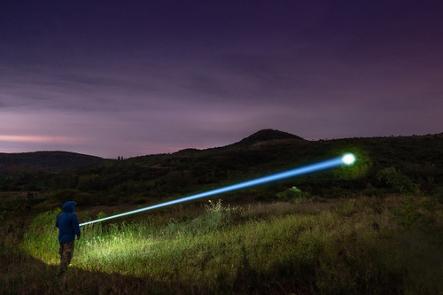 Weltool W5 Pro Thunderbolt 990 lumen 2.8km throw LEP torch - LiteShop