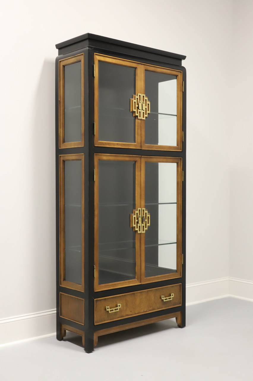 チンバウ  CONTEMPORANEA SOLD - CENTURY Chin Hua by Raymond Sobota Curio China Display