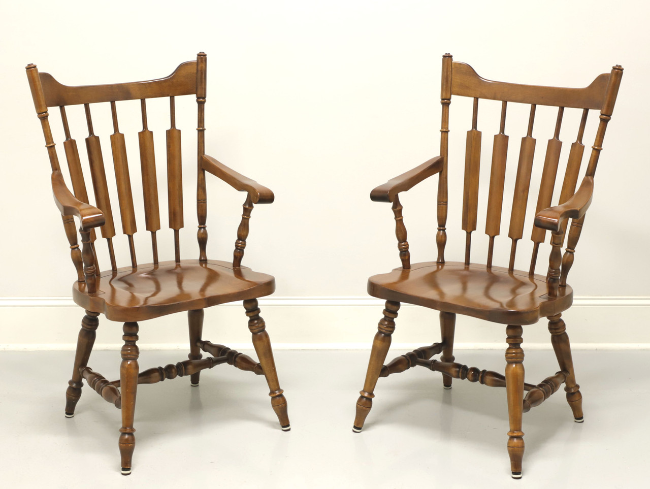 SOLD - TEMPLE STUART Rockingham Maple Windsor Cattail Dining