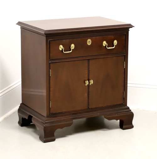 COUNCILL CRAFTSMEN Banded Mahogany Chippendale Style Nightstand Bedside Cabinet