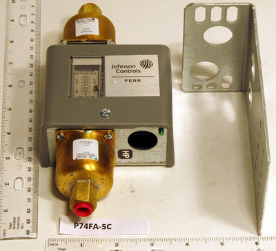  Johnson Controls P74FA-5C SPDT Differential Pressure Control 8-60 PSI 
