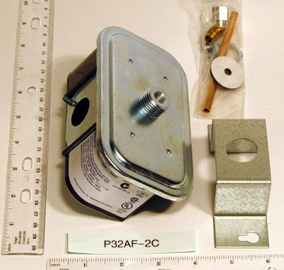  Johnson Controls P32AF-2C SPDT Sensitive Differential Pressure Control .05/5 WC Adj W/Scale Close Diff; U 