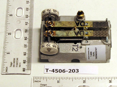  Johnson Controls T-4506-203 DA Pneumatic Dual Temperature Horizontal Mount Thermostat Without Indexing Switc 
