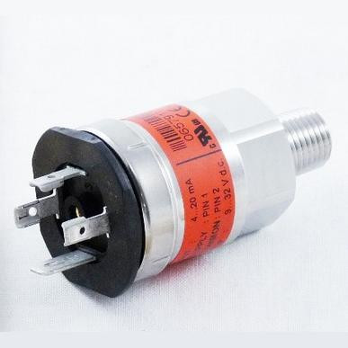 Danfoss 060G3945 1/4 Inch NPT Pressure Transmitter, 0-145 PSI, 4-20 MA