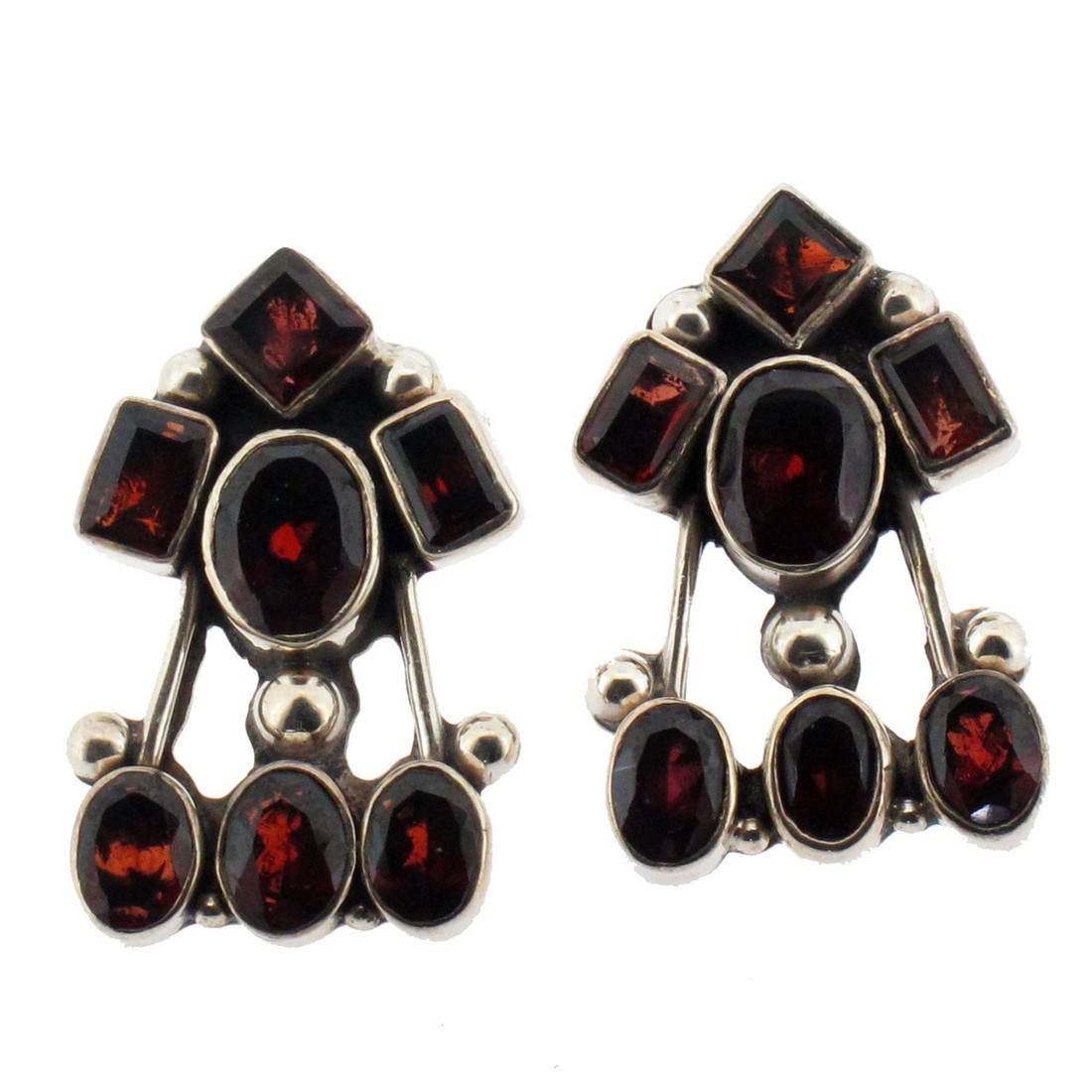 Garnet silver earrings.