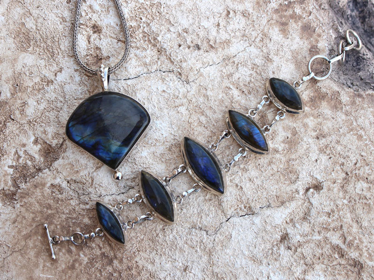 Labradorite Labradorite